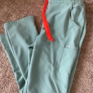 Small Jade Figs Yola scrub pants